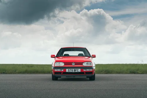 Volkswagen Golf GTI quarta serie di colore rosso