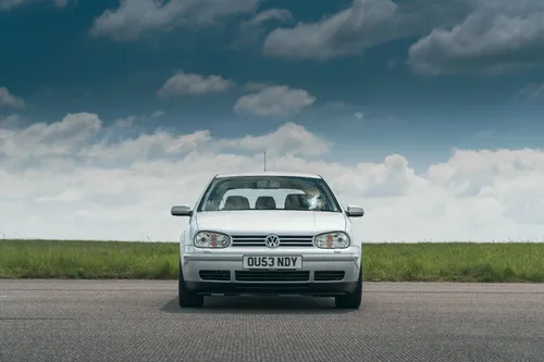 Volkswagen Golf GTI quarta serie di colore grigio