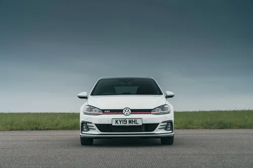 Volkswagen Golf GTI 7 serie di colore bianco