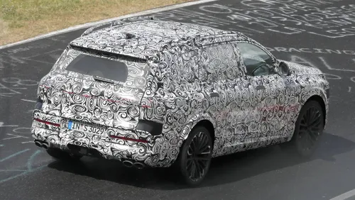 Nell'immagine spia si vede il nuovo Q9 di Audi vista da dietro