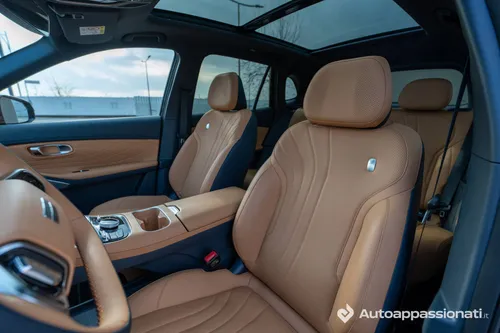 Geely Starray EM-i__front seats