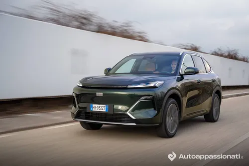 Geely Starray EM-i__front side view