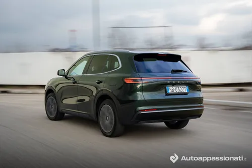 Geely Starray EM-i__rear side view