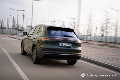 Geely Starray EM-i__rear side view