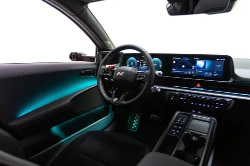 Hyundai Ioniq 6 N Line interni volante e strumentazione