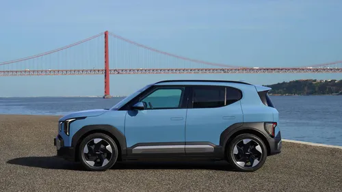 La kia ev2 in vista laterale: è lunga 4,06 metri