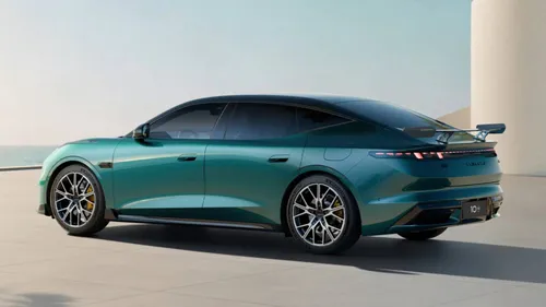 Nell'immagine si vede la nuova Lynk &amp; Co 10+ vista dal lato sinistro