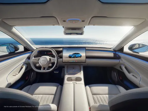 La Xiaomi SU7 gli interni complessivi tra volante e strumentazione