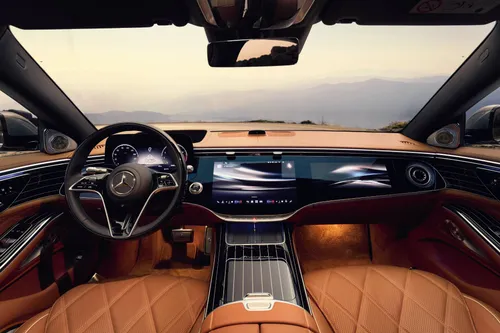 Mercedes Classe S Maybach interni complessivi volante e plancia
