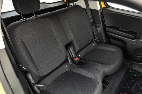 Un dettaglio dei sedili posteriori scorrevoli della Renault Twingo 2026 IV E-Tech, rivestiti in tessuto grigio