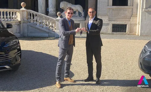 Roberto Sportiello, CEO di Drivalia, insieme a Sam Stourdzé, Direttore dell’Accademia di Francia a Roma – Villa Medici