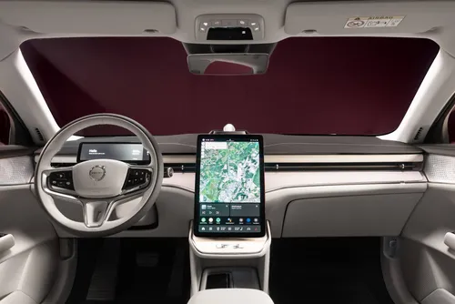 L'abitacolo della Volvo ES90 con il grande schermo da 14,5 pollici