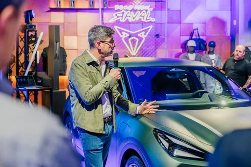 Pierantonio Vianello, direttore di Cupra Italia, presenta la nuova Raval alla stampa italiana