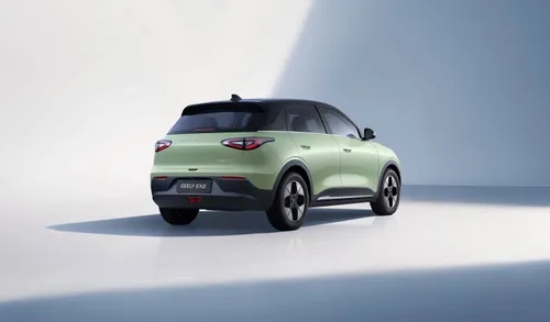 GEELY_E2_Aurora Green posteriore