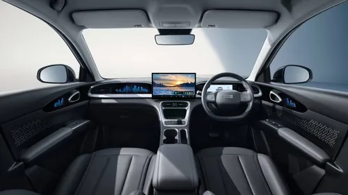 geely-e2-interni volante