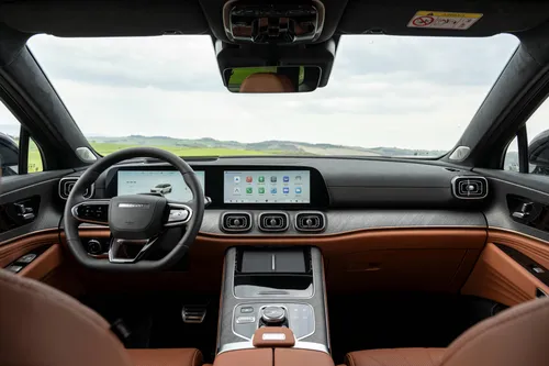 Plancia Jaecoo 8 SHS-P con due grandi display