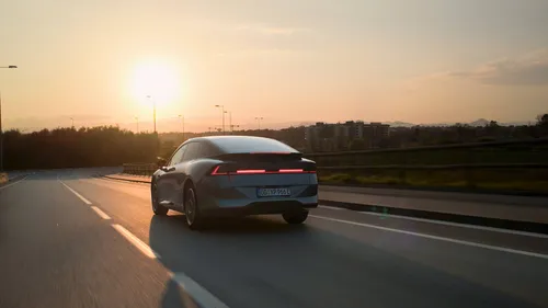 xpeng P7+ dinamica posteriore