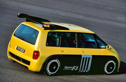 Nell'immagine si vede il prototipo della Renault Espace F1 uscito negli anni '90