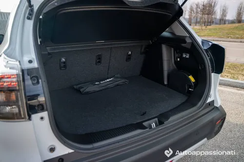 Il bagagliaio della suzuki S-Cross 2026