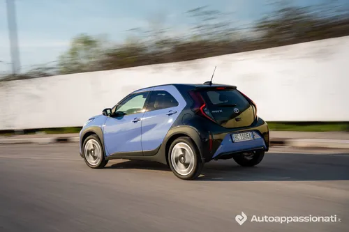 toyota-aygo-x-posteriore-dinamica
