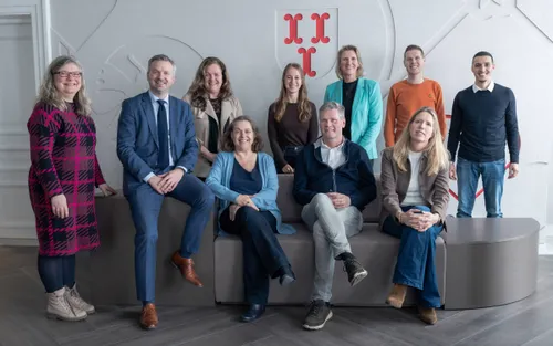 Maandag 9 februari tekenden de gemeente Barneveld, de gemeente Nijkerk en de provincie Gelderland een samenwerkingsovereenkomst voor de inzet van de verhuiscoach in beiden gemeenten.