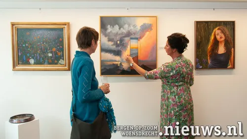 Suzana demonstreert haar interactieve schilderij