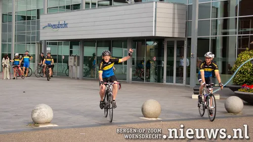 Vertrek vanaf het gemeentehuis