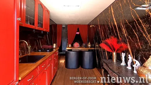 Het luxe camper-interieur van de trailer