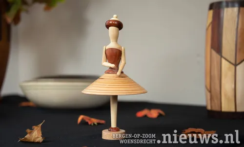 Ballerina in hout van Stan Huygen