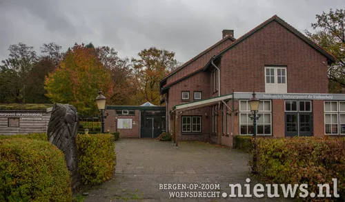 Het voormalig restaurant "De Blauwe Pauw" op de Volksabdij, waar nu de expositie is ondergebracht