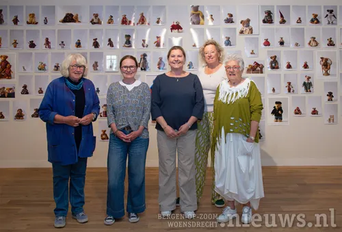 Van links naar rechts: Puck meijer, Janine Chedd, Orande Mensink, Mieke van Alphen en Marja Michielsens (Annet Vermeulen kon helaas niet aanwezig zijn)