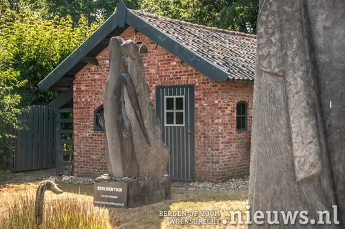 Beeld en sokkel samen&nbsp;