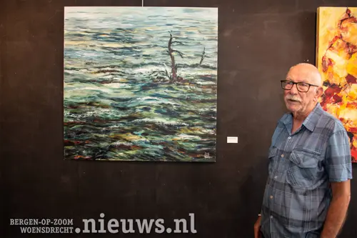 Kees bij zijn werk "Dijkdoorbraak"