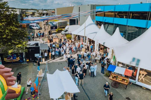 drone shot buitenfestiviteiten