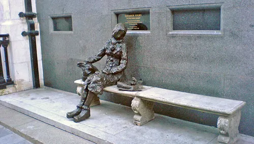 eleanor rigby statue liverpool