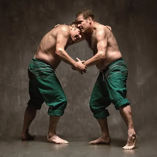 erik van muiswinkel de olieworstelaar foto govert de roos ontwerp gijs kuijper small