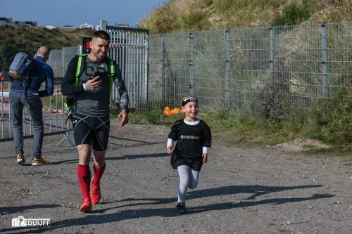 klein meisje en ouder