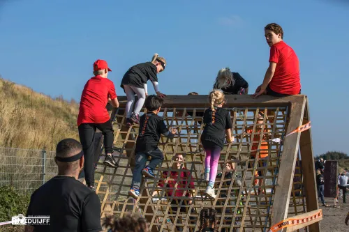 kleintjes over obstakel