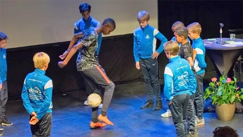 naamloos 1 binnen voetbal