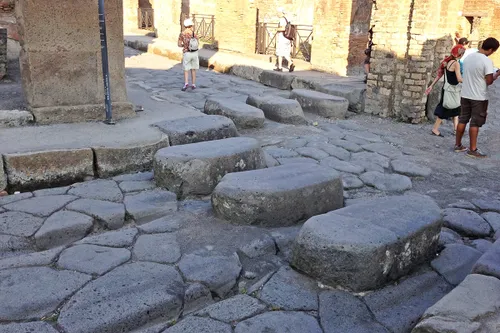 pedestrian crossing pompei august 2013 wiki