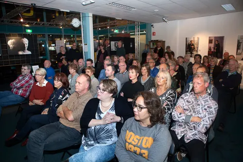 wim meijer fotografie mg 4711 publiek kijkt aandachtig naar de presentatie van alle fotos