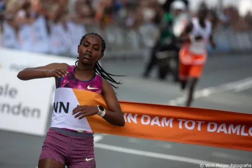 Asayech Ayichew als eerste vrouw over de streep in Zaandam