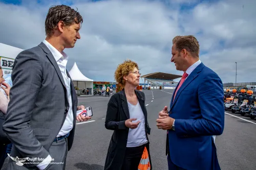 angelique met minister hugo de jonge