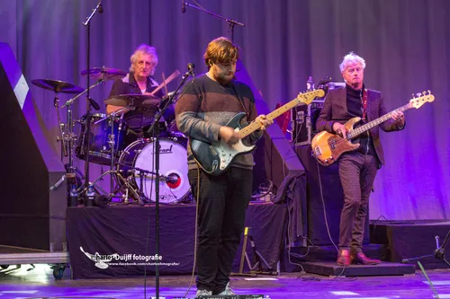 drums gitaar en basgitaar de dijk