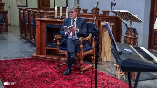 elbert roest leest voor