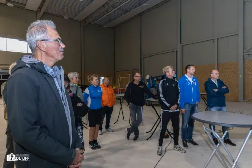 genodigden luisteren