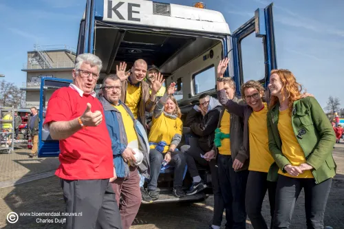 groep bij arrestatiebus