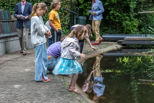 kinderen bij vijver2