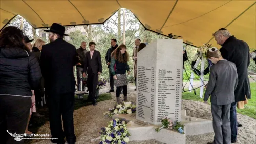 kranzen bij monument