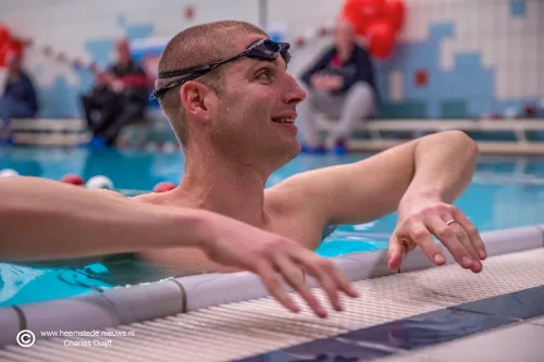 maarten in zwembad